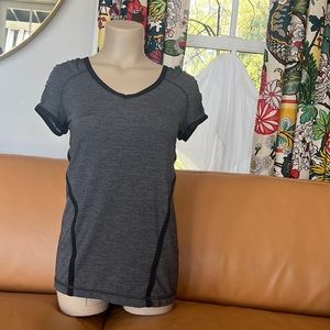 LuluLemon Size 6 Reflective Stretch Running Shirt
